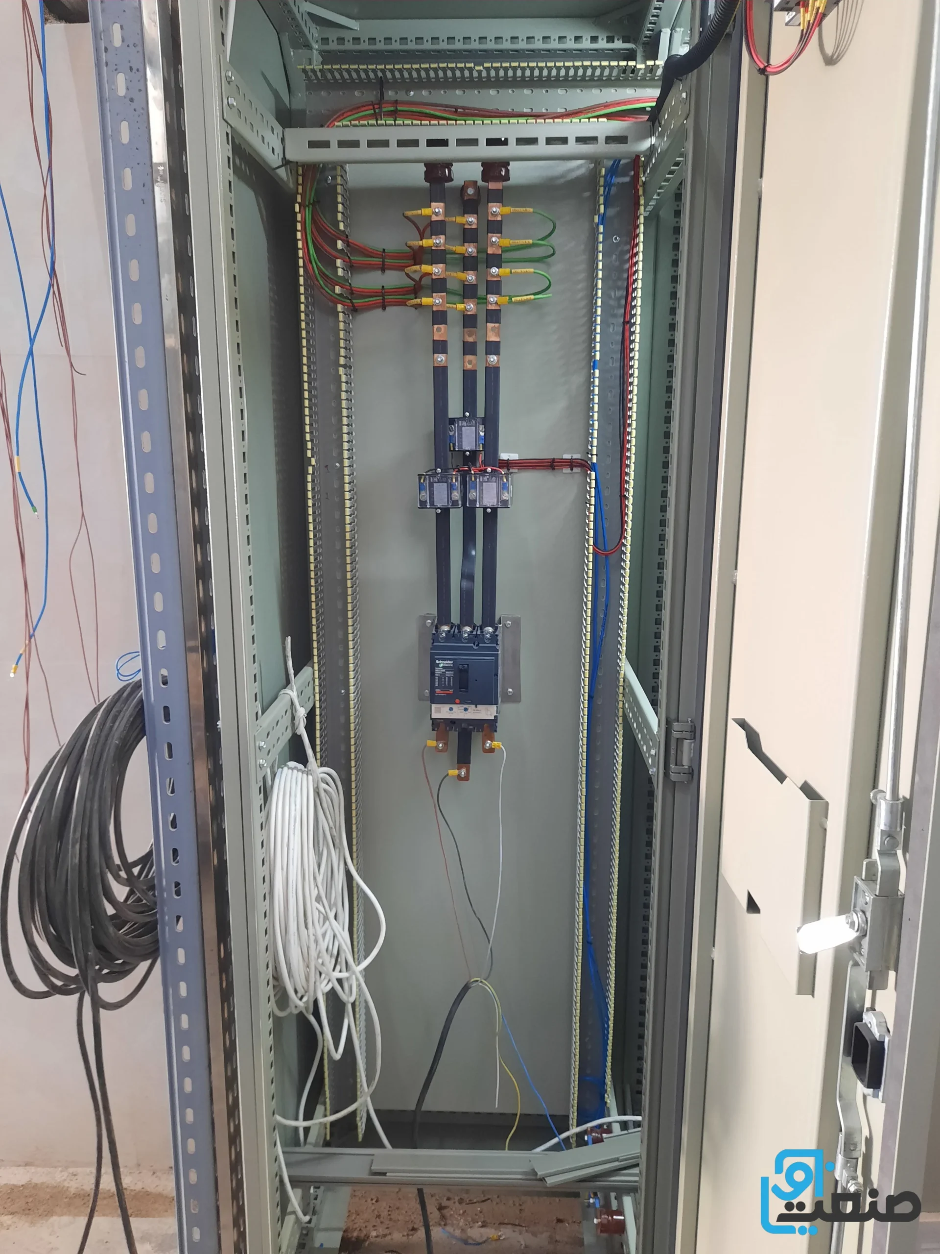 نصب نهایی تابلو MCC در شرکت بنیس روستا قزوین