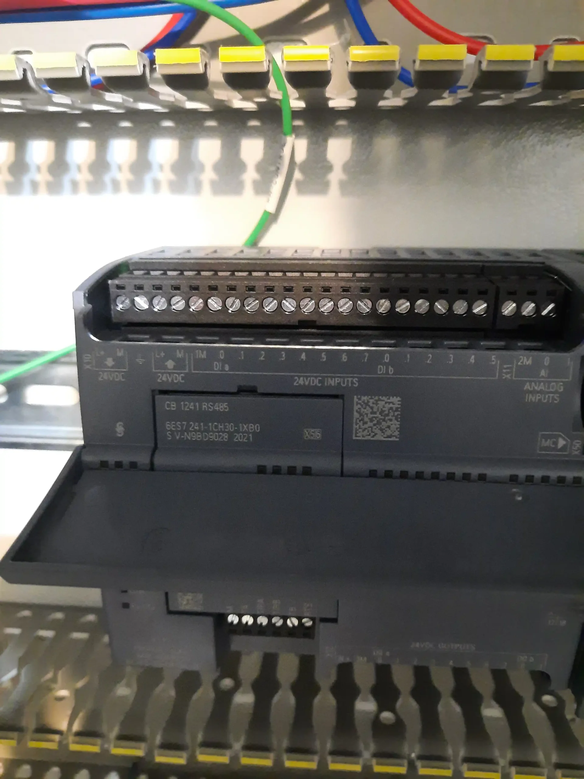 کنترلر زیمنس S7-1200 و کارت شبکه سریال RS485 در تابلوی اتاق پست