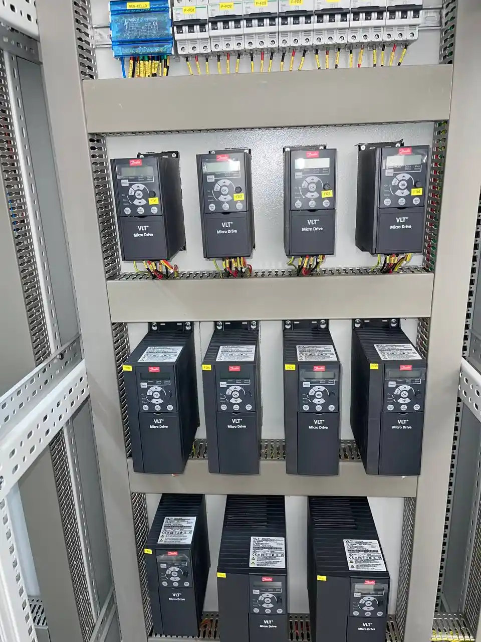 سلول اینورترهای دانفوس Danfoss VLT Micro Drive خط تولید نبات