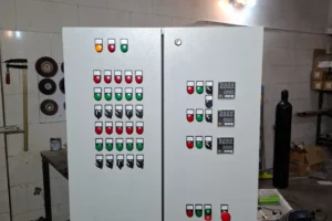 طراحی، سیم‌ بندی و مونتاژ تابلو برق موتورخانه و مجموعه آبی استخر باغ‌ویلا در شاهنامه مشهد
